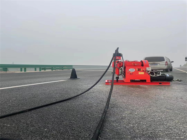 红毛镇马路路基路面开裂下沉注浆加固灌浆